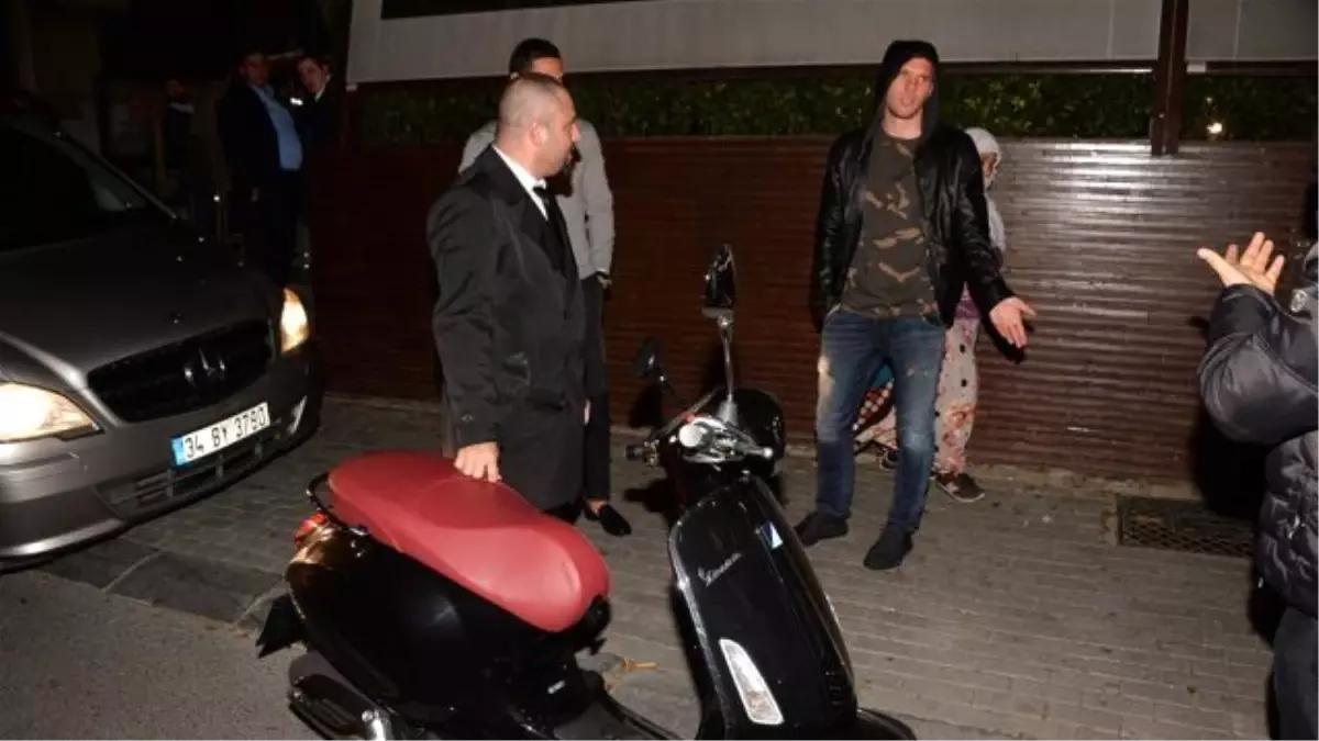 Galatasaraylı Podolski, Gazetecilerle Tartıştı