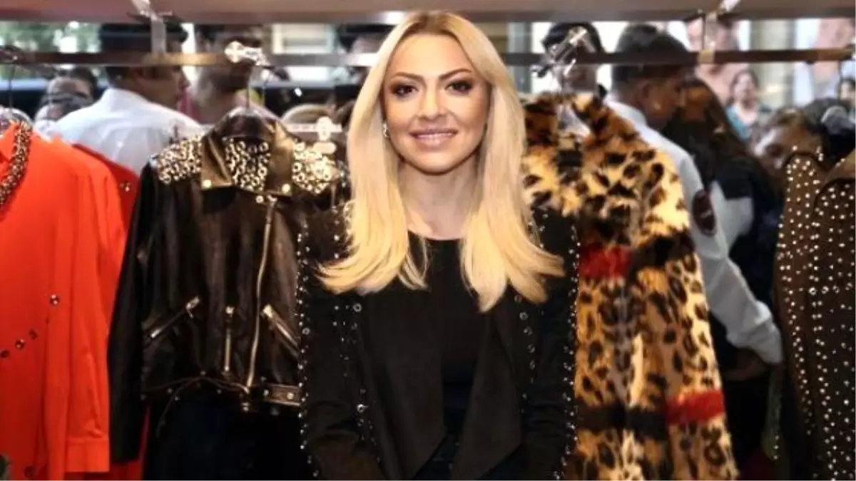 Hadise, Adana\'da Tanıtım Yaptı