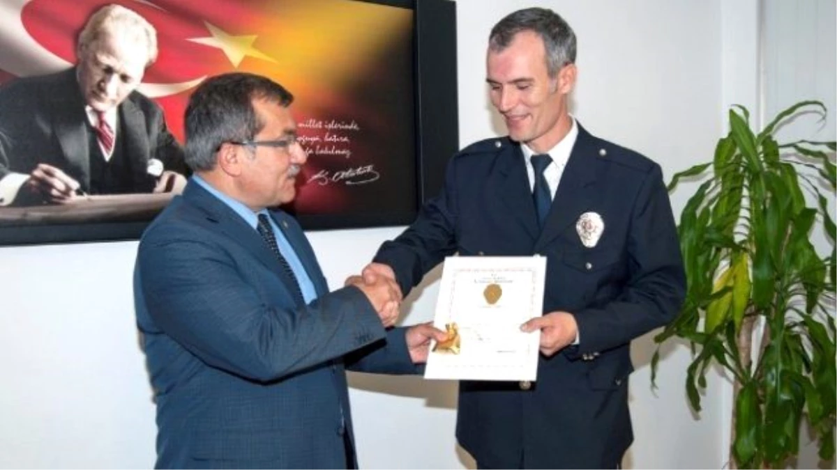 İzmir Polisi Ayın Polisini Seçti