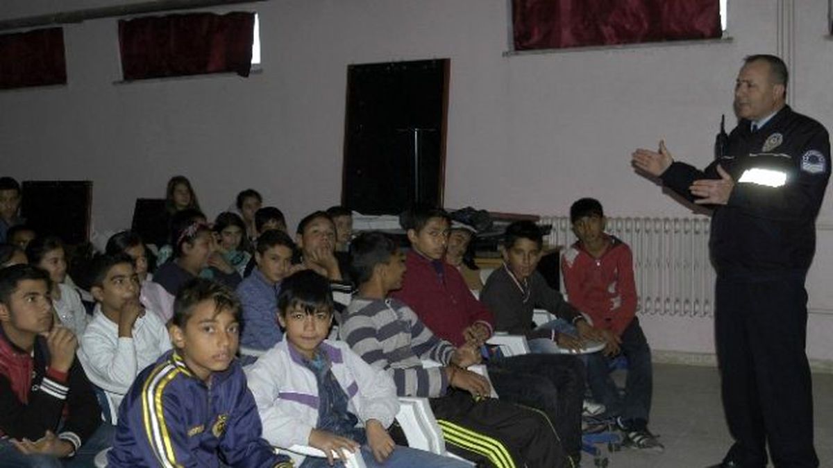 Malkara Polisinden Öğrencilere Trafik Eğitimi