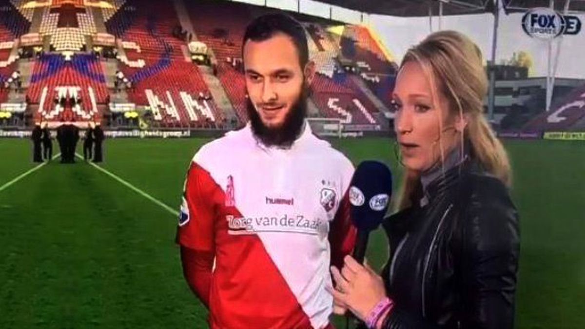 Müslüman Futbolcu, Kadın Spikerin Elini Sıkmadı