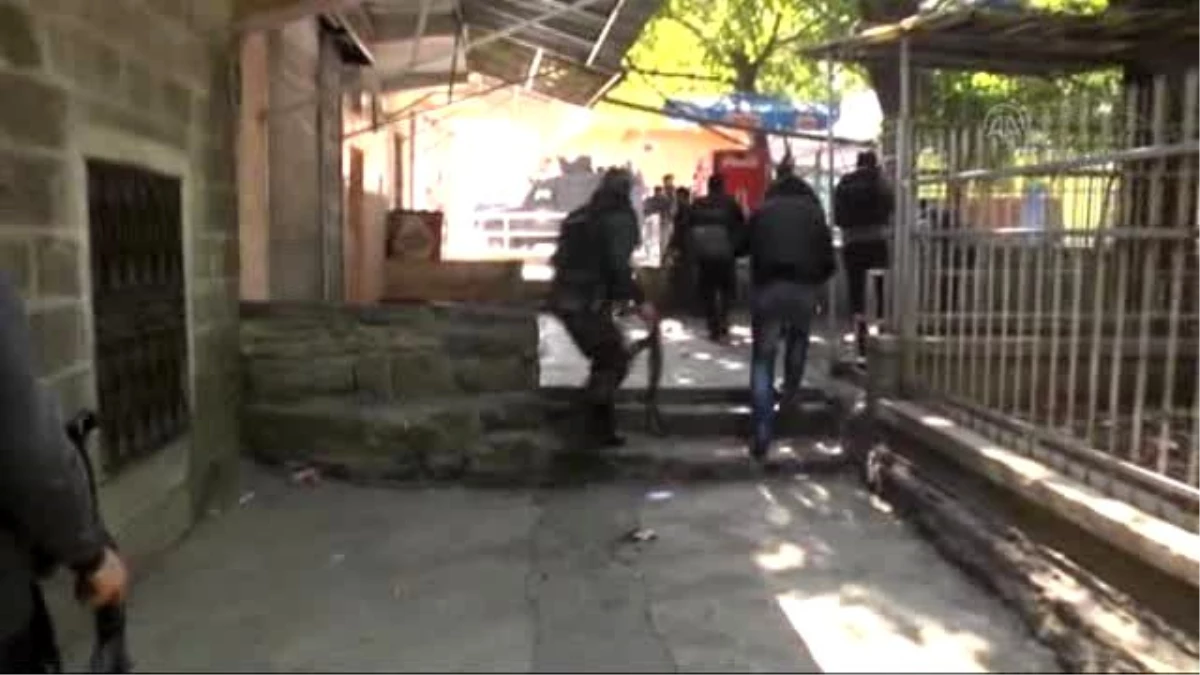Diyarbakır\'da Terör Operasyonuna Vatandaşlar Destek Verdi