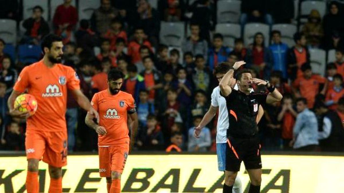 Trabzonsporlu M'bia Hastanelik Oldu