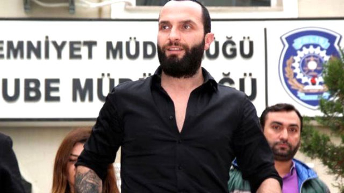 Ünlü Şarkıcı Berkay\'a Ateş Eden Saldırganlar Kameraya Yakalandı