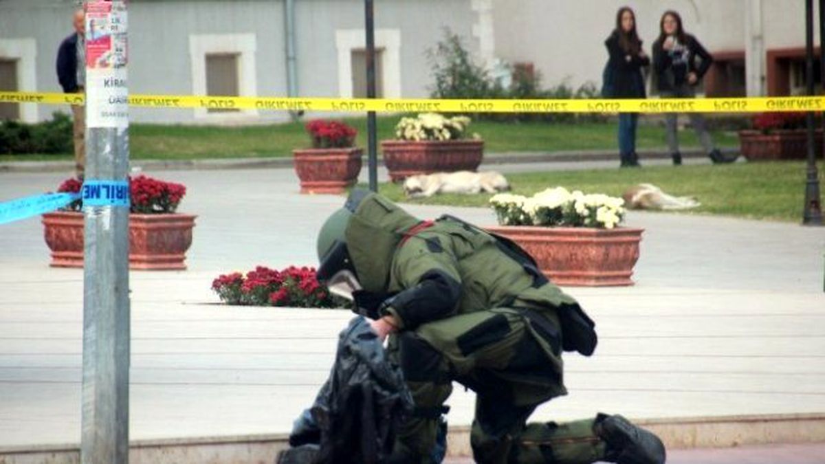 Tekirdağ Valiliğinin Önünde Şüpheli Çanta Paniği