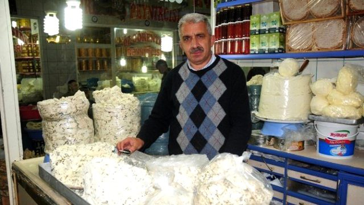 Van\'da Otlu Peynirin Fiyatı El Yakıyor