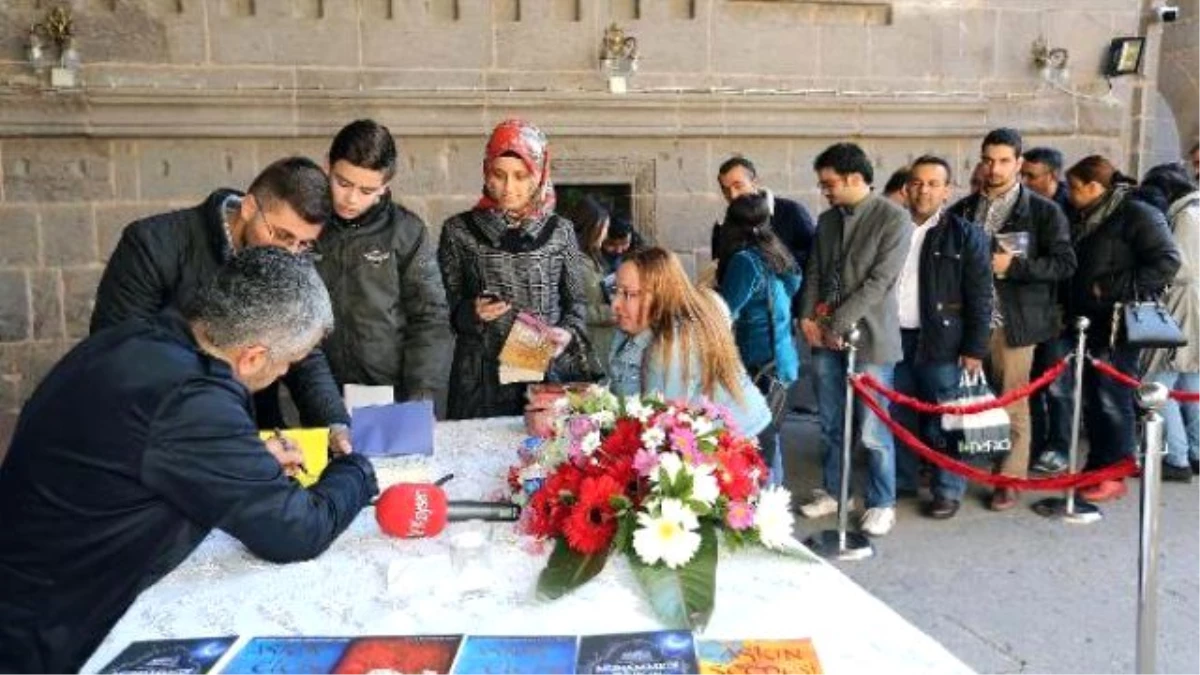 Yazar Ahmet Turgut Okuyucularıyla Buluştu