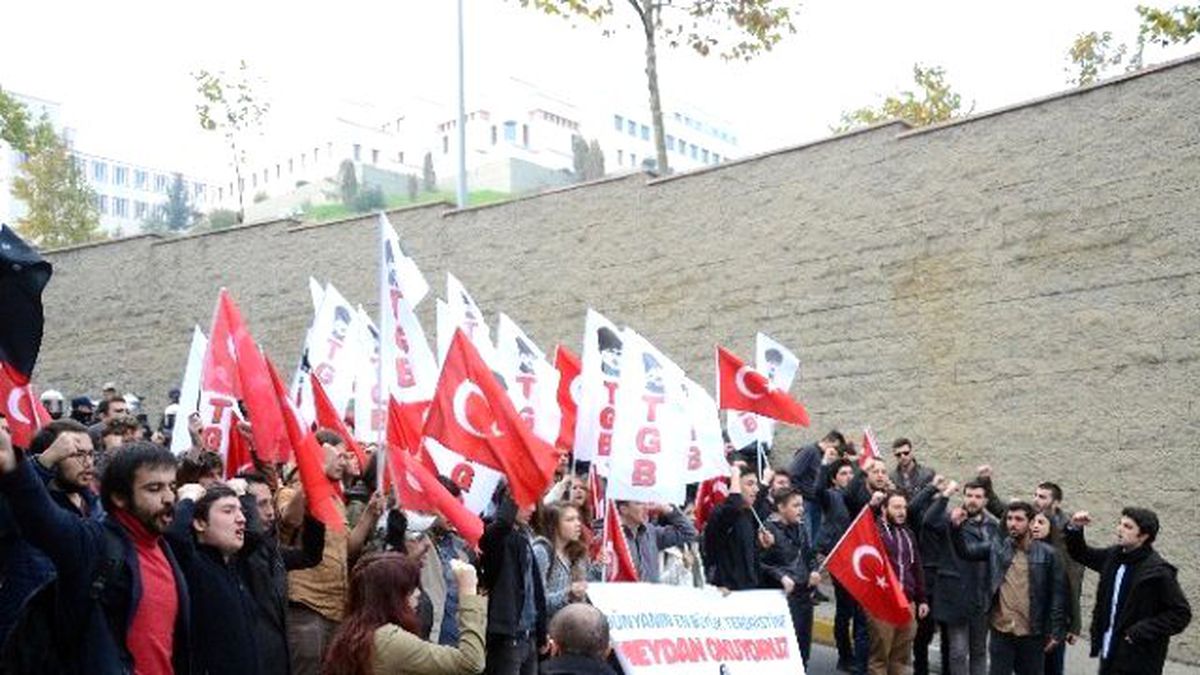 ABD Konsolosluğu Önünde Çuvallı \'Obama\' Protestosu