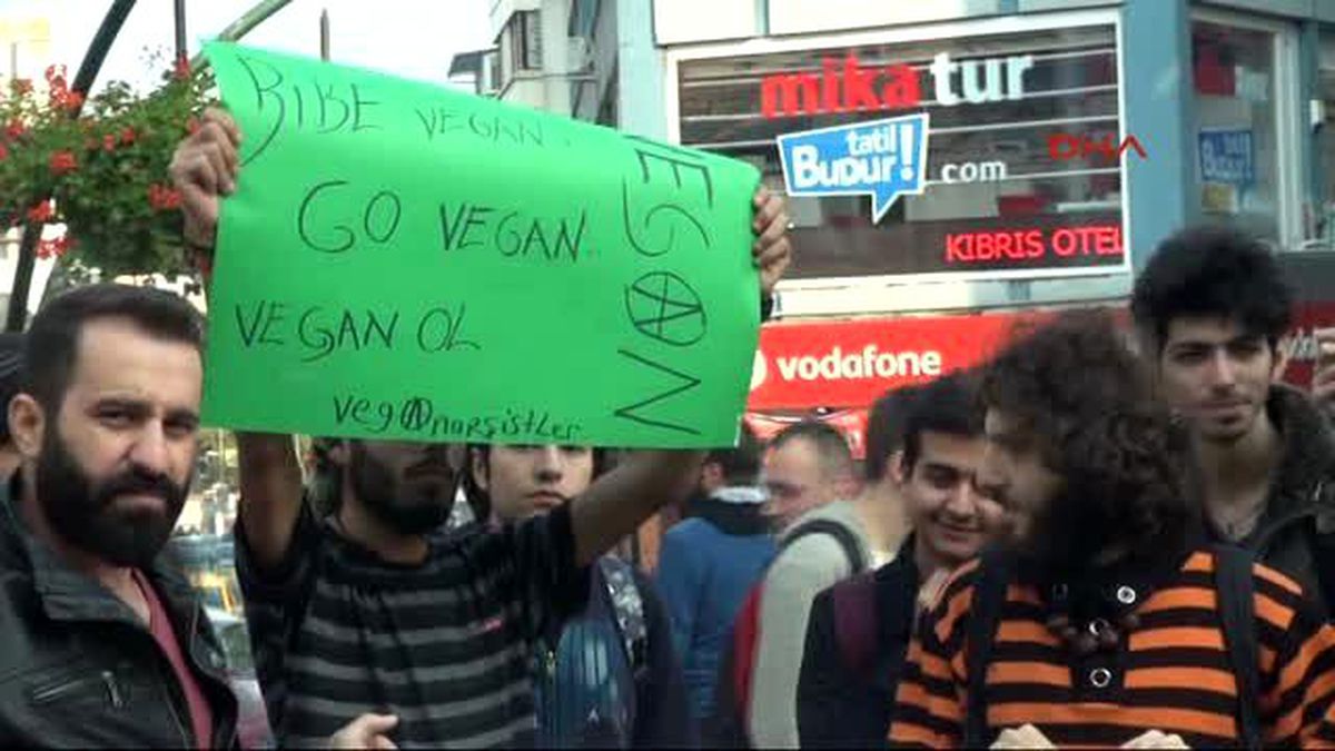 Dünya Vegan Günü Nedeniyle Etsiz Dolma Dağıttılar