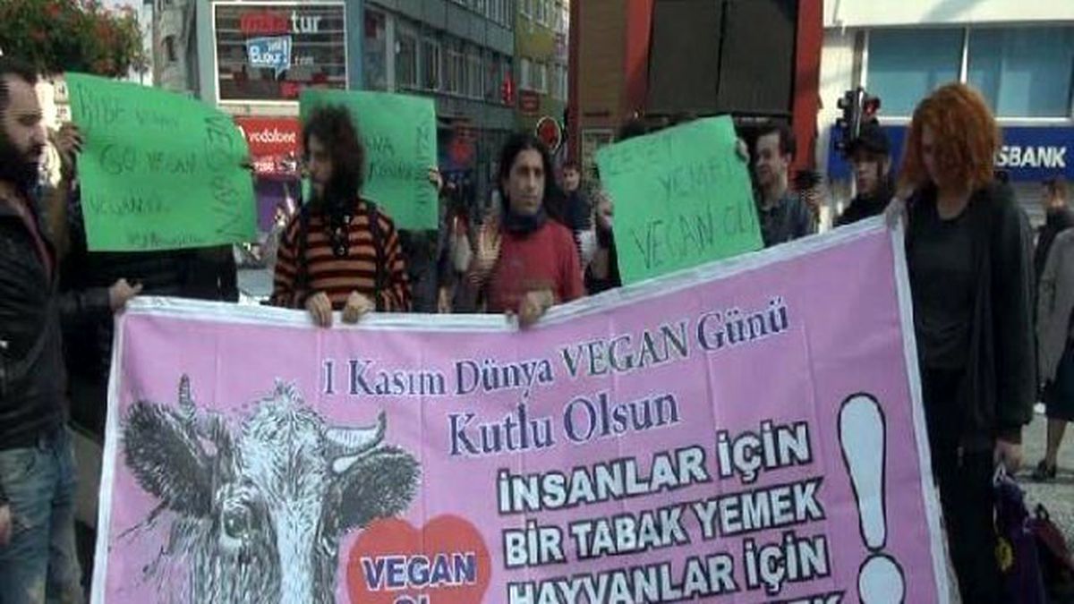 Dünya Vegan Günü Nedeniyle Etsiz Dolma Dağıttılar