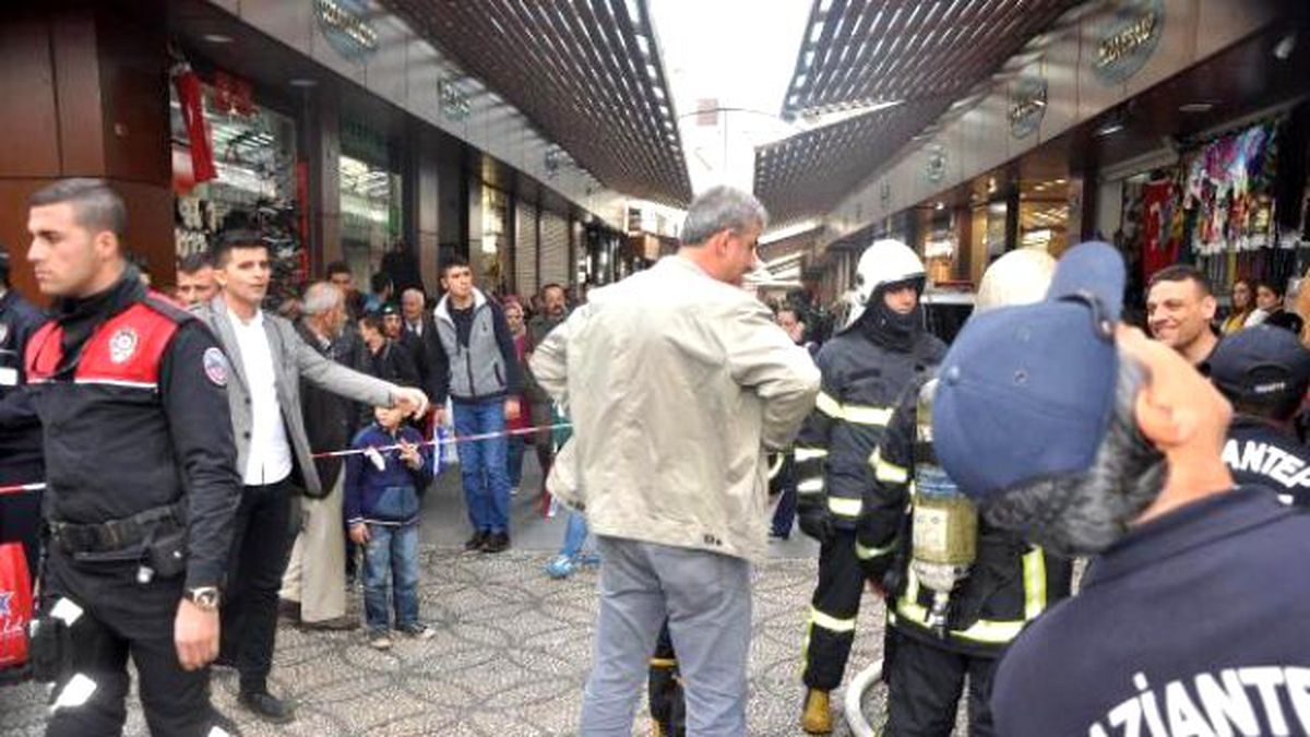 Gaziantep\'te Yangın Çıkan Atölyedeki Suriyeliler Dumandan Etkilendi