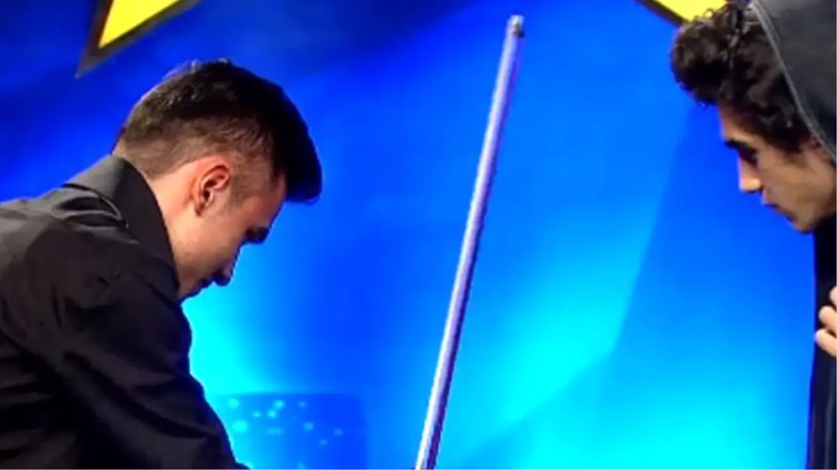 Genç Yarışmacının Zor Anları! Kemanı Başına İş Açtı...