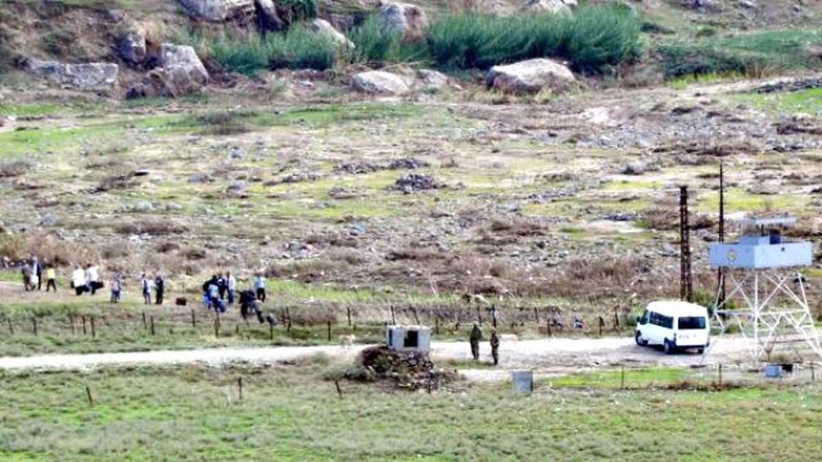 Suriyeli Kürtler, YPG\'nin Çağrısı Üzerine Kantonlara Dönmeye Başladı