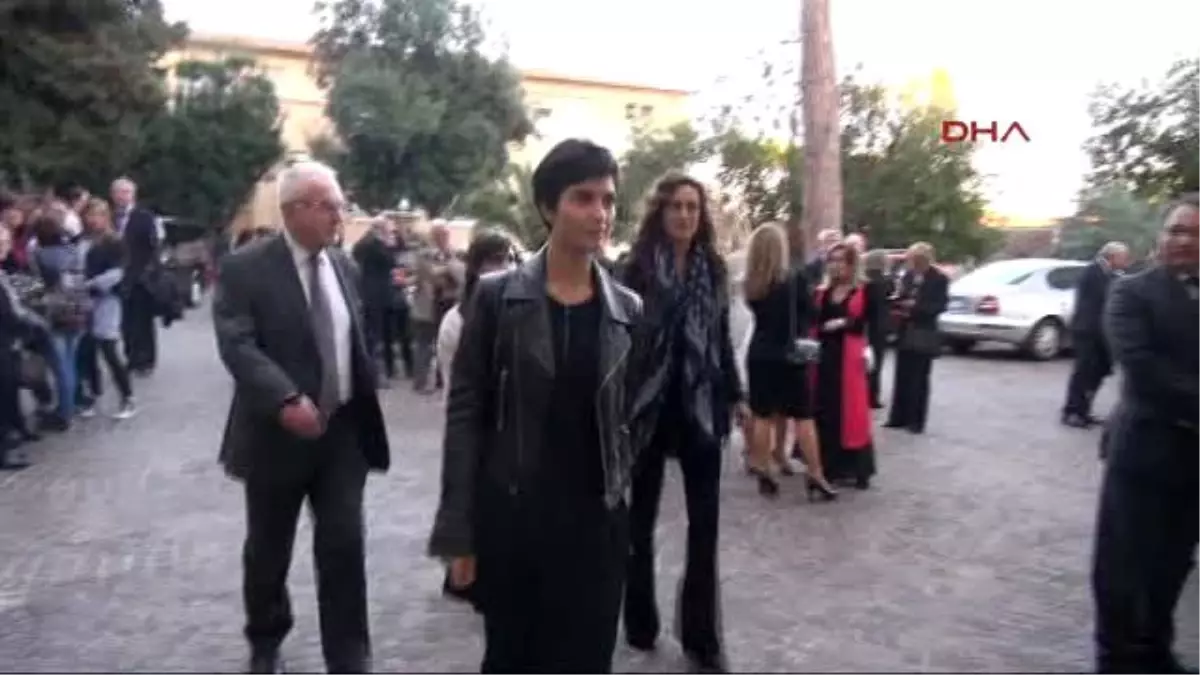 Tuba Büyüküstün Vatikan\'da \'En İyi Kadın Oyuncu\' Ödülünü Aldı