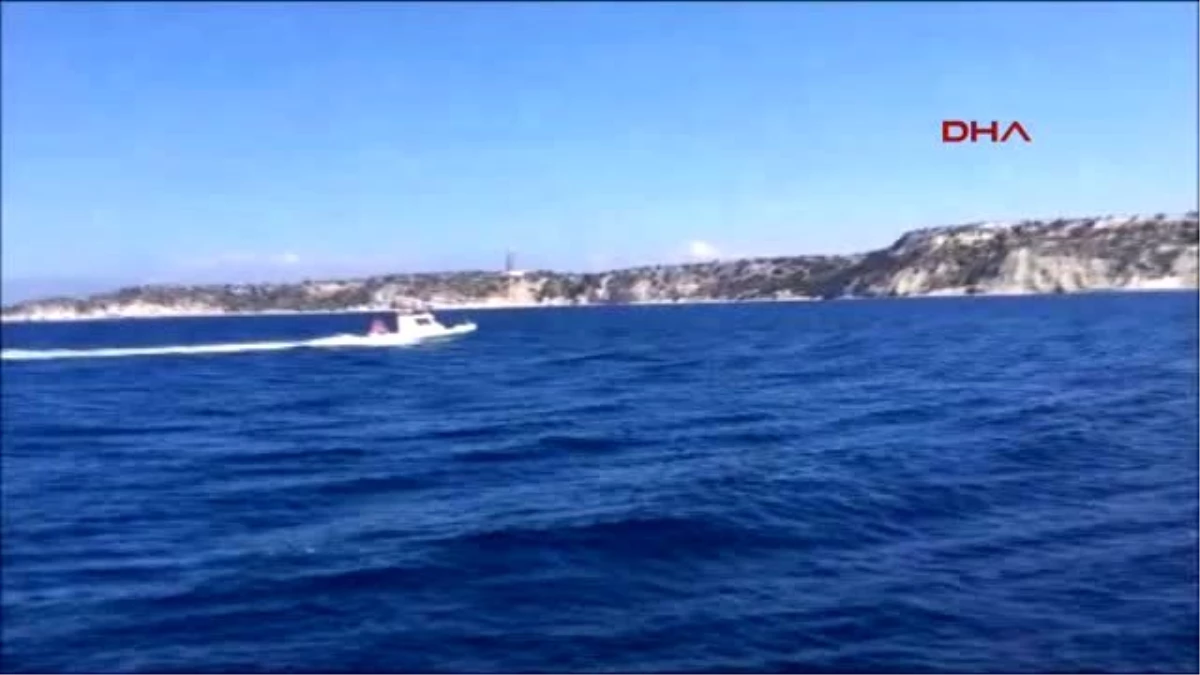 2 Ayrı Lastik Botla Deniz Ortasında Kalanlar Böyle Kurtarıldı