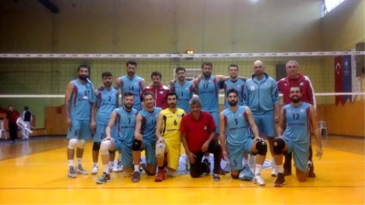 Voleybol\'da Adana Byz Algomed Spor Liderliğini Sürdürdü