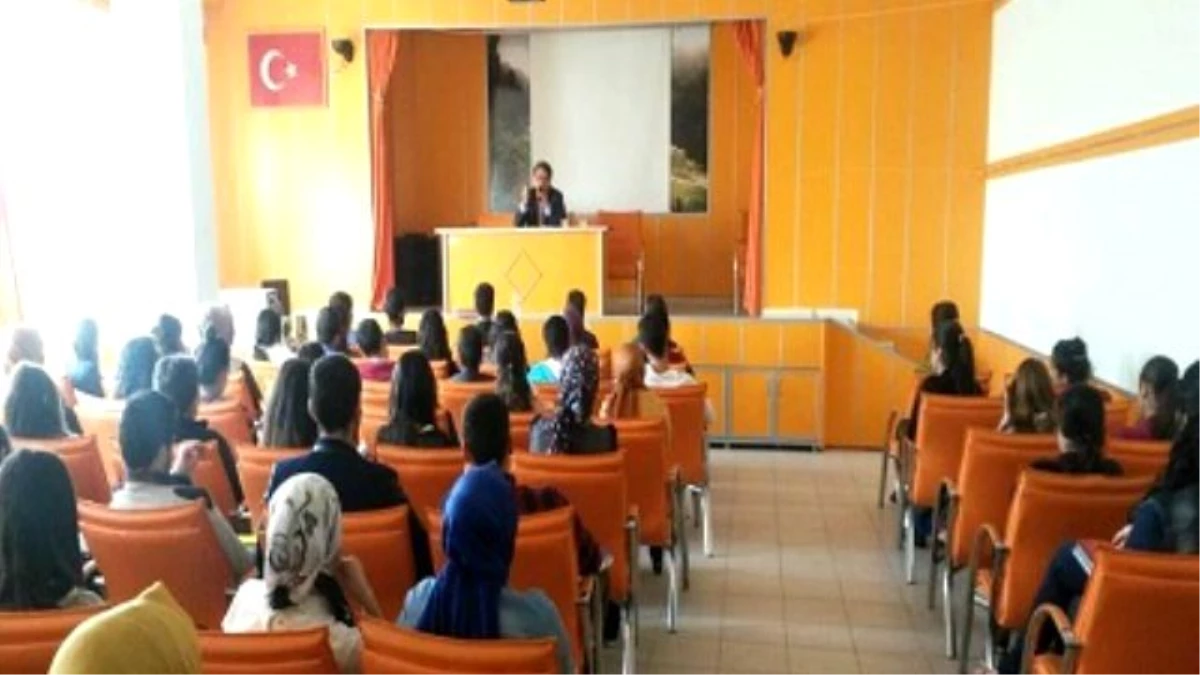 Ak\'tan Öğrencilere Başarılı Olma Semineri