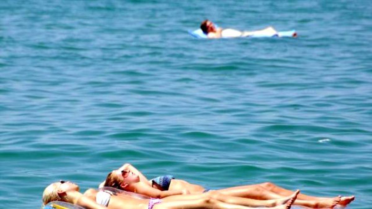 Alanya\'da Turistlerin Deniz Keyfi