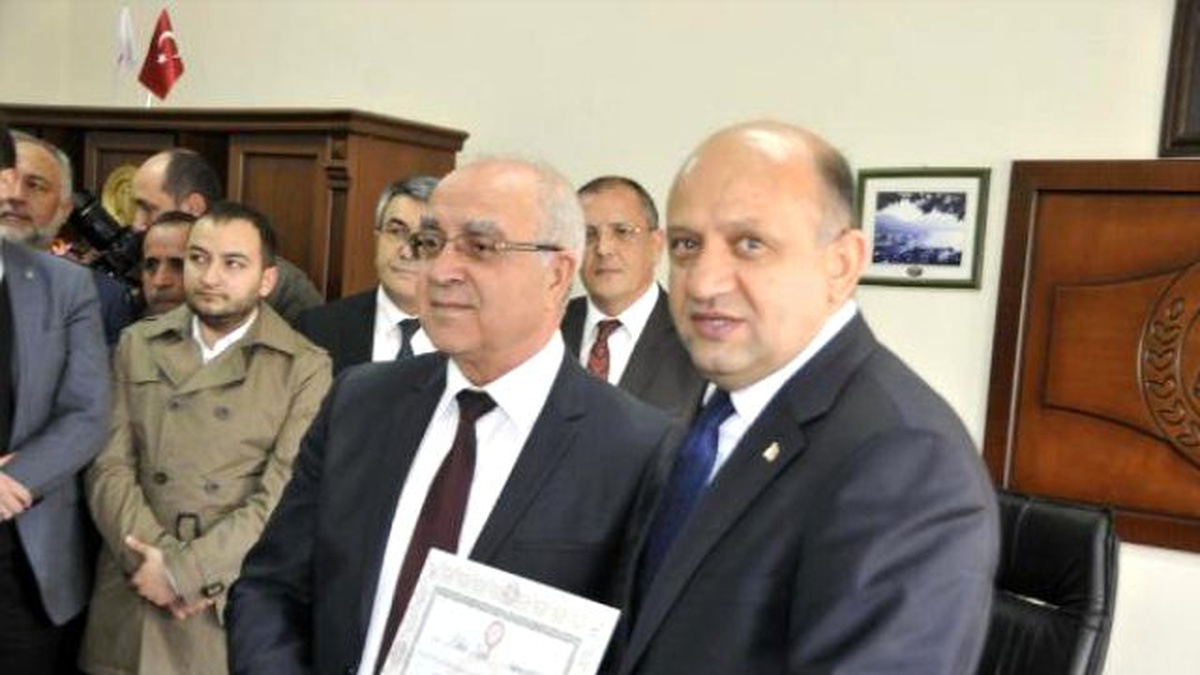 Bakan Fikri Işık, Mazbatasını Aldı