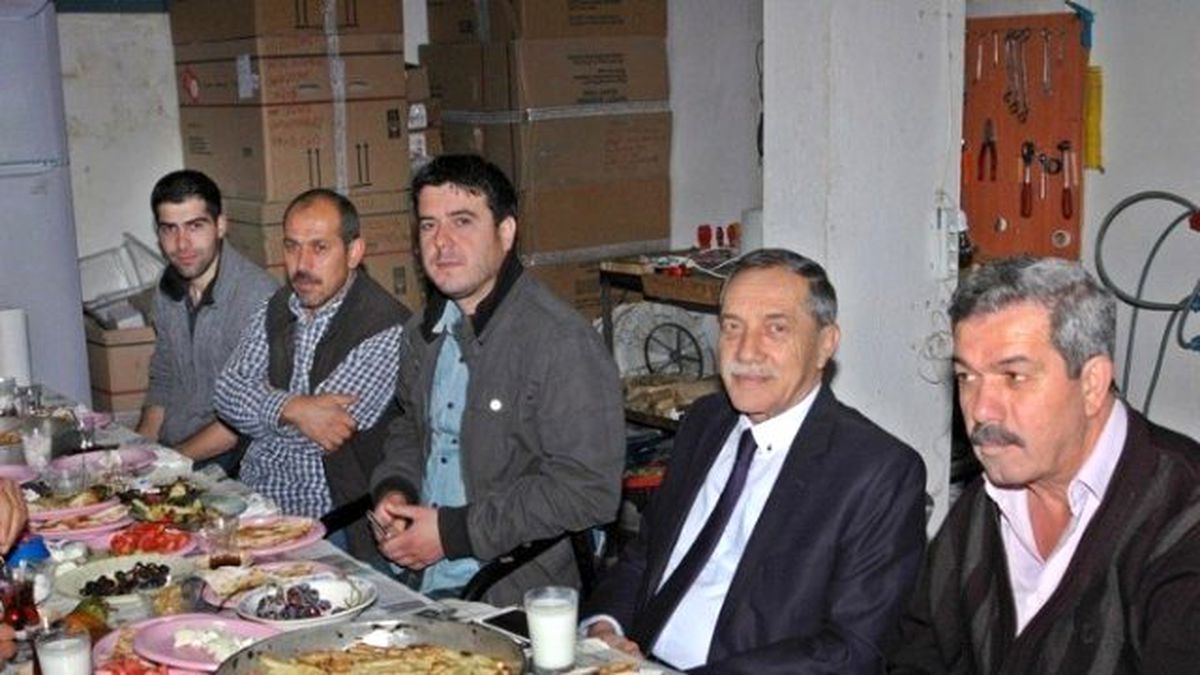 Başkan Özdemir, Esnaflarla Kahvaltıda Bir Araya Geldi