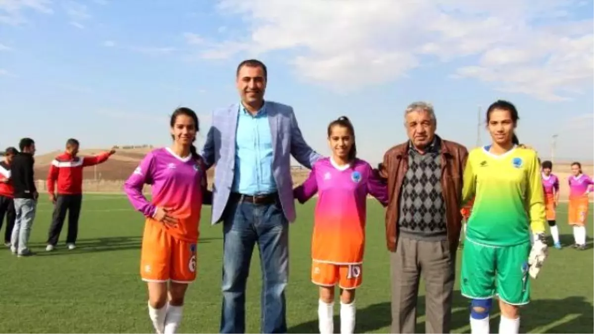 Batman\'da Kadınlar Liginde İlginç Futbol Maçı