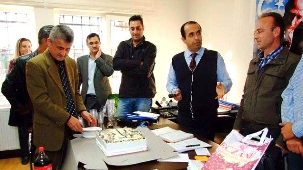Burhaniyeli Müdüre Çalışanlar Sürpriz Yaptı