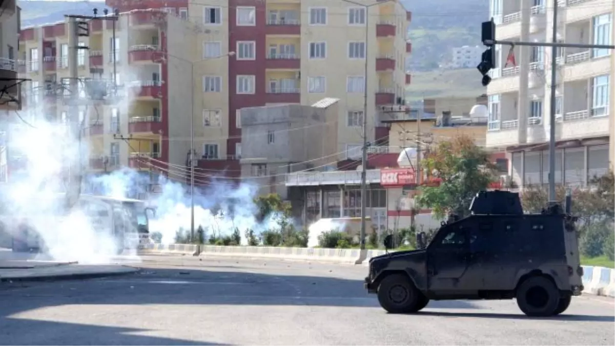 Cizre'de İlkokul Öğrencileri Bodrumda Mahsur Kaldı