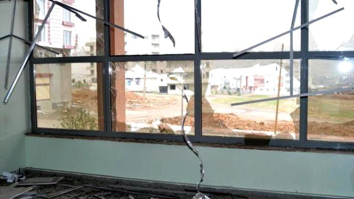 Cizre\'de PKK\'lıların Polise Attığı Roketatar Hastane Diyaliz Ünitesi ile Morga İsabet Etti (2)