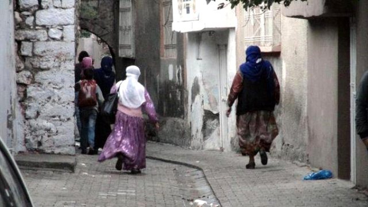 Cizre\'de PKK\'lıların Polise Attığı Roketatar Hastane Diyaliz Ünitesi ile Morga İsabet Etti (3)