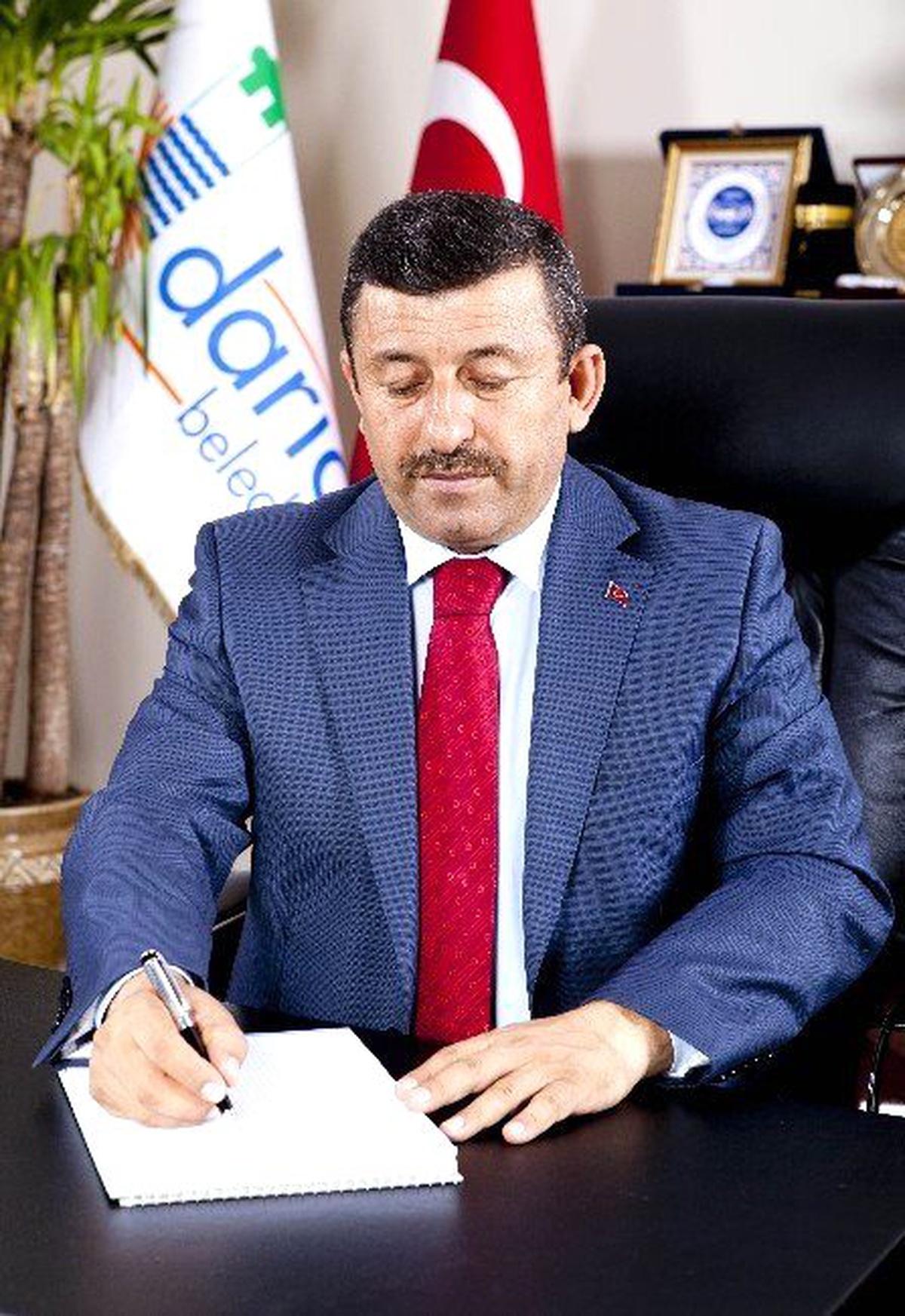 Cumhuriyet Emin Ellerde