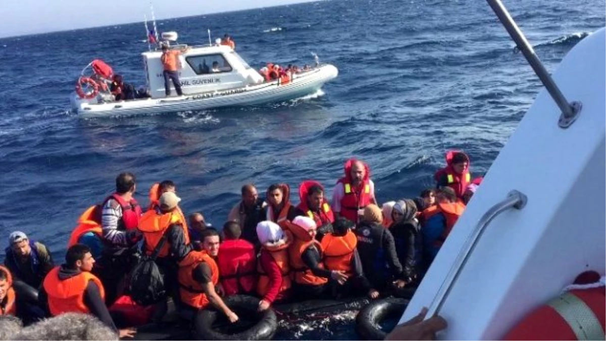 Deniz Ortasında Kalan 38 Kişi ile Adaya Bırakılan 93 Kişi Kurtarıldı