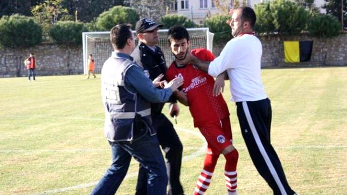 Denizli'de Amatör Maçta Büyük Kavga