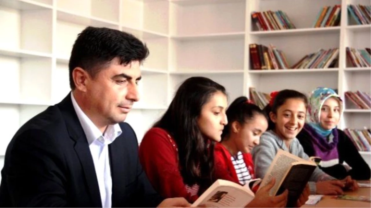 Forum Kayseri Köy Okuluna Kütüphane Kurdu