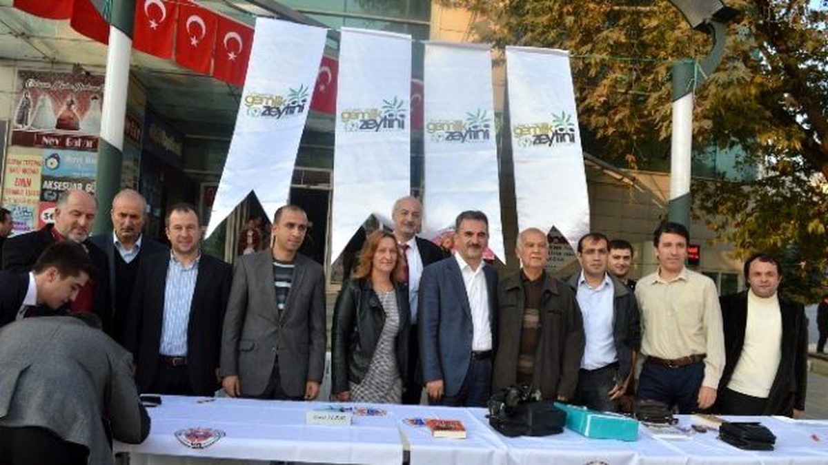 Gemlikli Yazarlar Kitaplarını İmzaladı