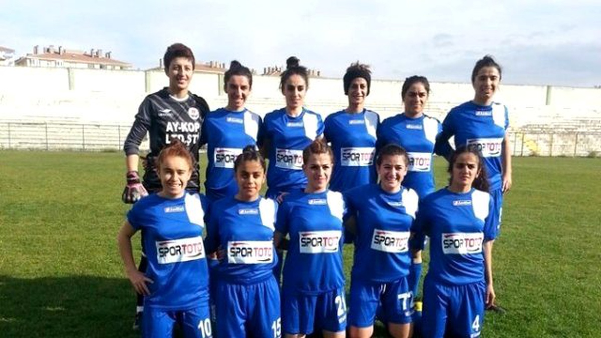 Hakkari Kadın Futbol Takımı Rakip Tanımıyor