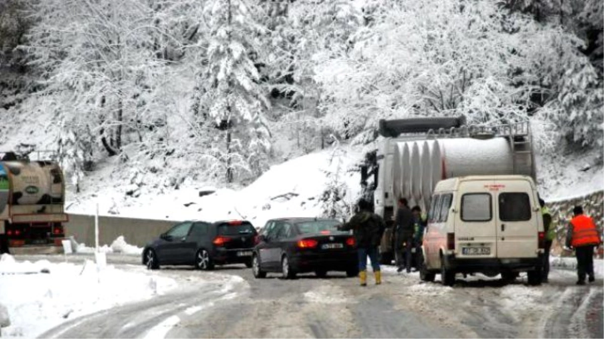 Ilgaz Dağı\'nda Kar Ulaşımı Aksattı