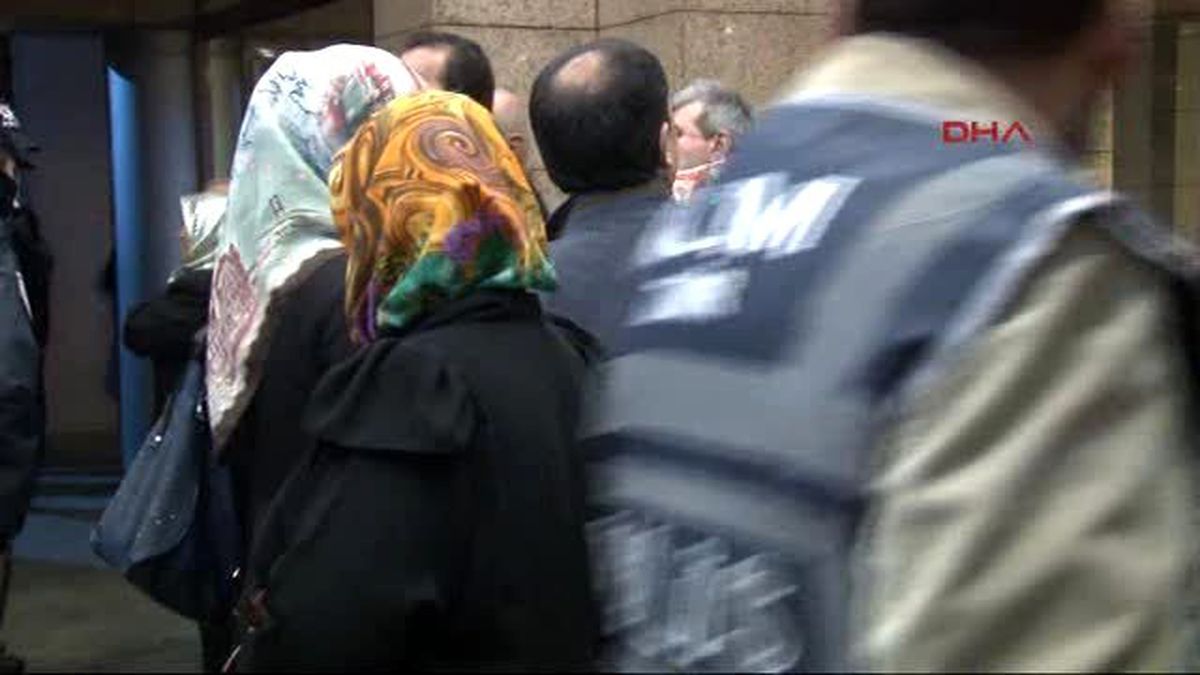 İzmir- " Paralel Yapı" İddialarına Yönelik Operasyonda 17 Kişi Tutuklandı