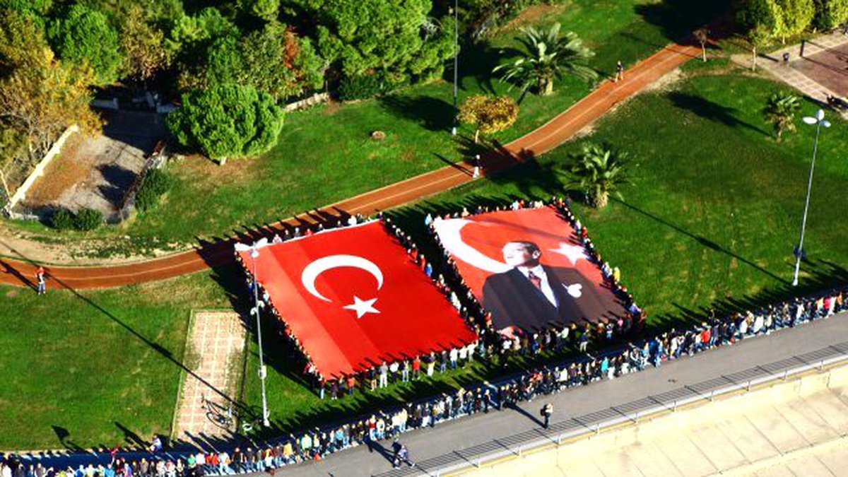 Kadıköy\'de "ATA\'YA Saygı Zinciri