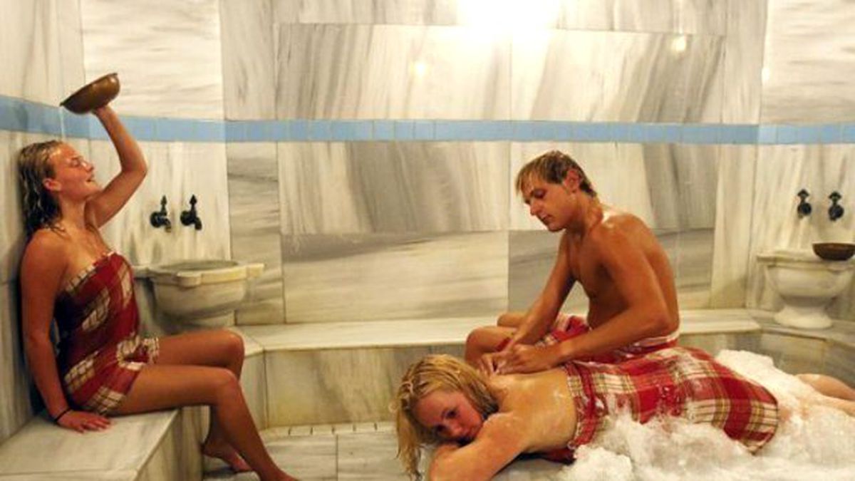 Kadın Kılığına Girip Kadınlar Hamamına Giren Turist Yakalandı