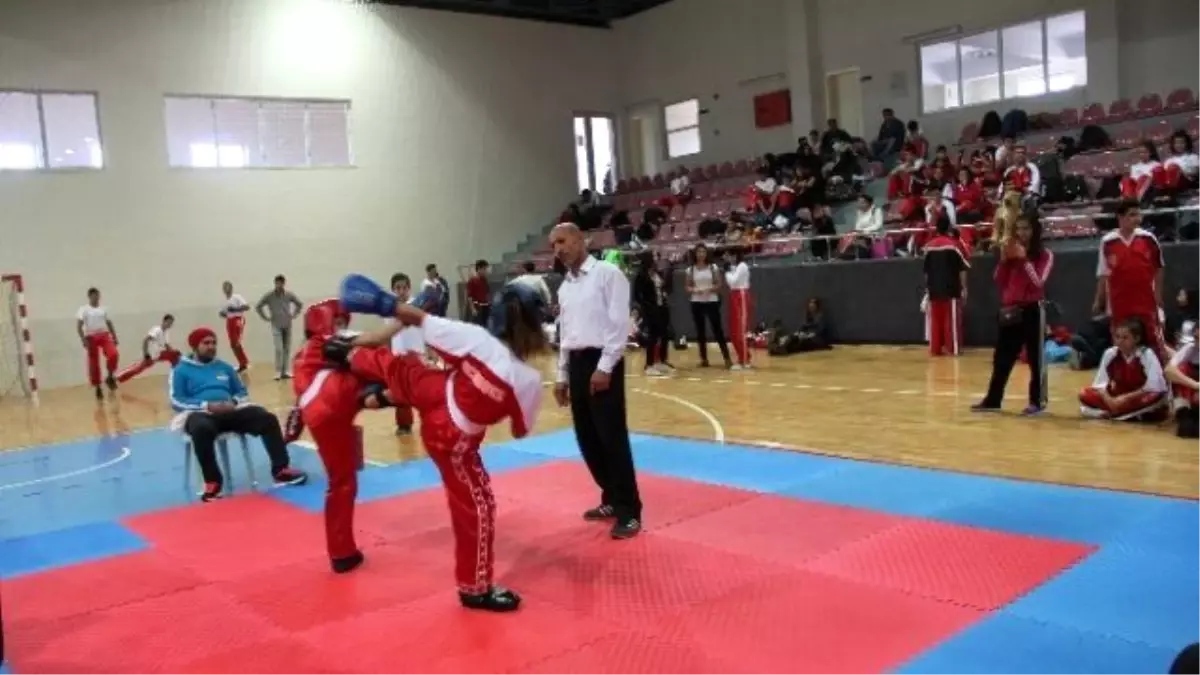 Kick Boks Müsabakları İncesu Spor Salonunda Yapıldı