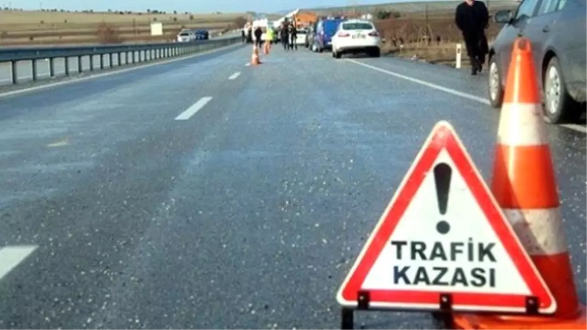 Konya'da Otomobil Tıra Çarptı: 5 Yaralı