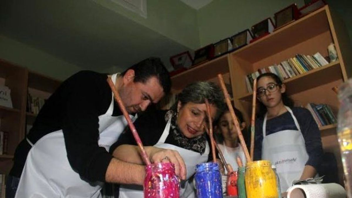 Manisa\'da Ebru Sanatını İlgi Görüyor