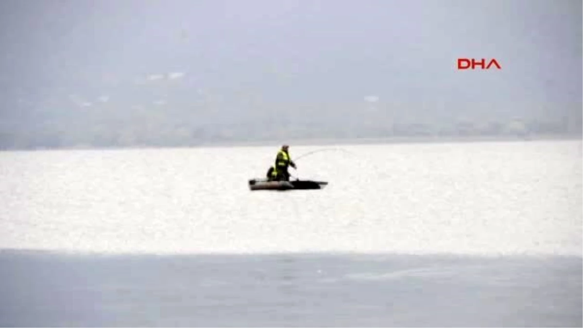 Sapanca Gölü\'nde 16 Kilo 200 Gram Ağırlığında Sazan Balığı Yakalandı