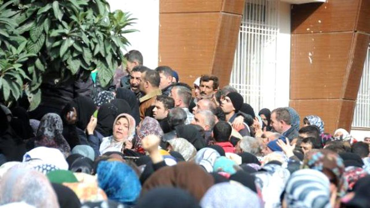 50 Liralık Yardım İzdihama Neden Oldu