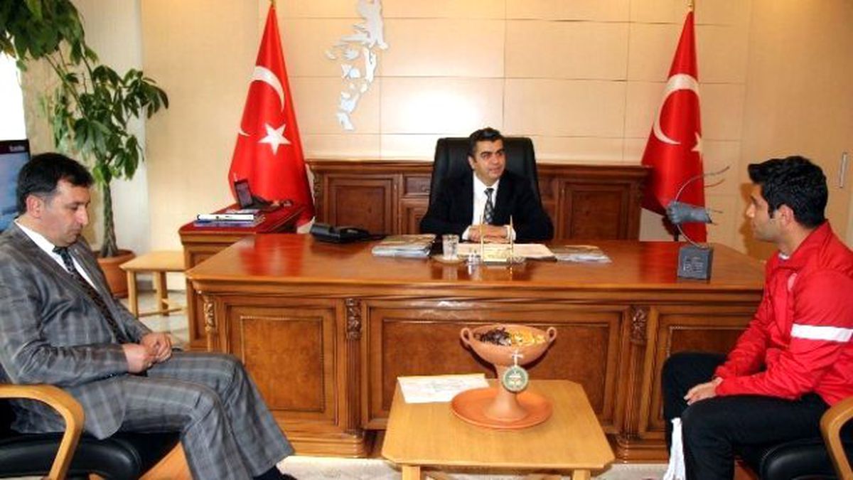 Türkiye\'nin Stilinde En Başarılı Okçusu Vali Orhan Düzgün\'ü Ziyaret Etti
