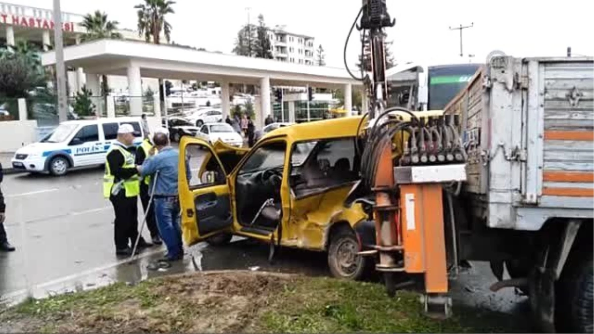 Ünye\'de Trafik Kazası: 2 Yaralı