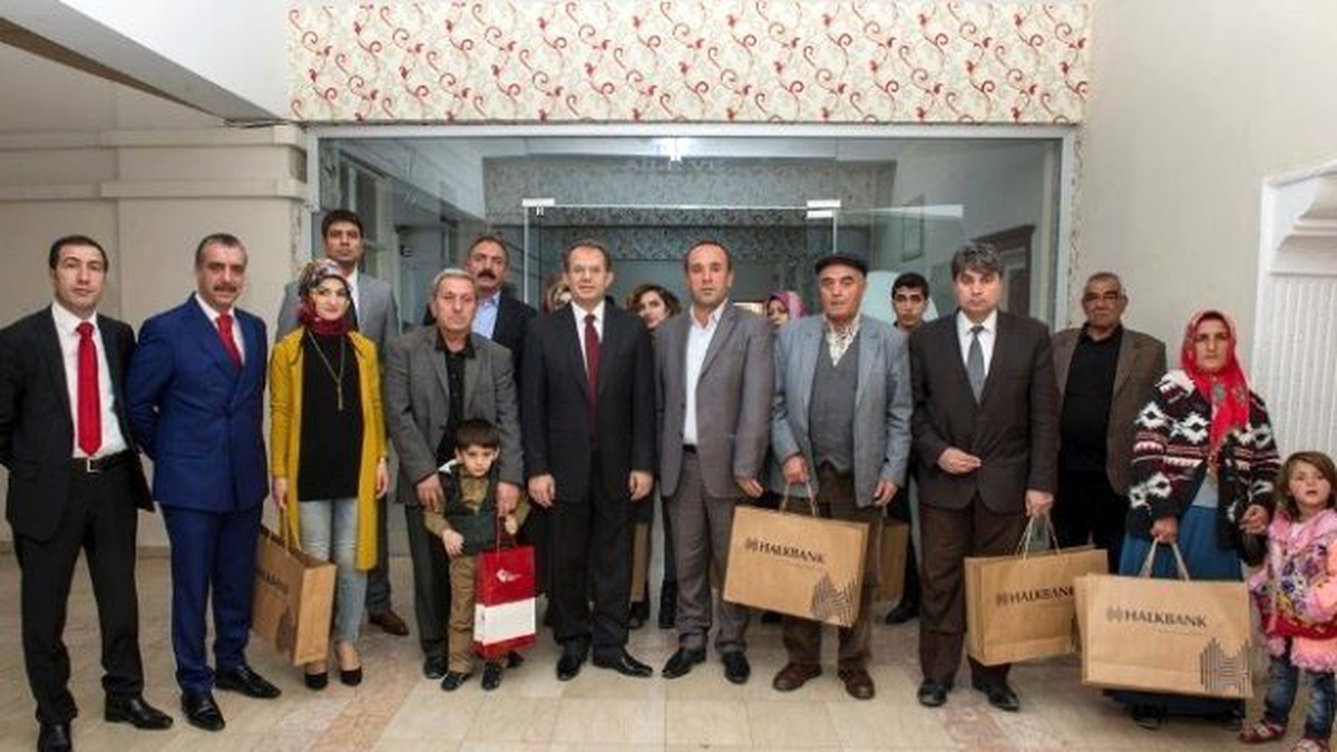 Vali Taşyapan, Şehit Ailelerine Yönelik Bilgisayar Dağıtım Etkinliğine Katıldı