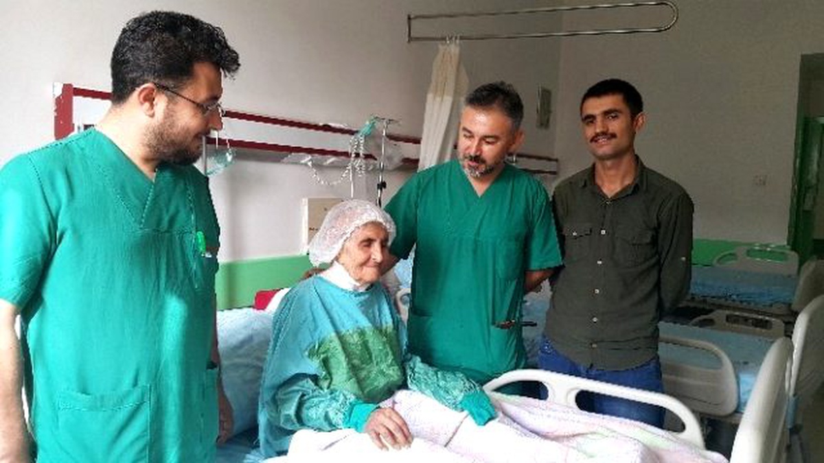 82 Yaşındaki Hastanın Dört Damarı Değiştirildi