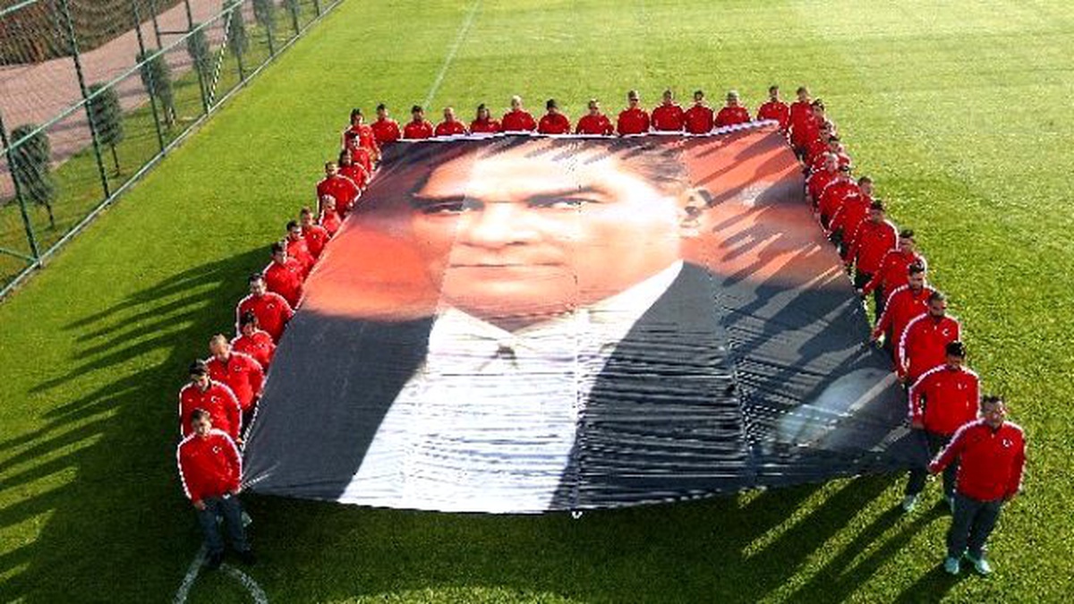 A Milli Takım, Atatürk\'ü Andı