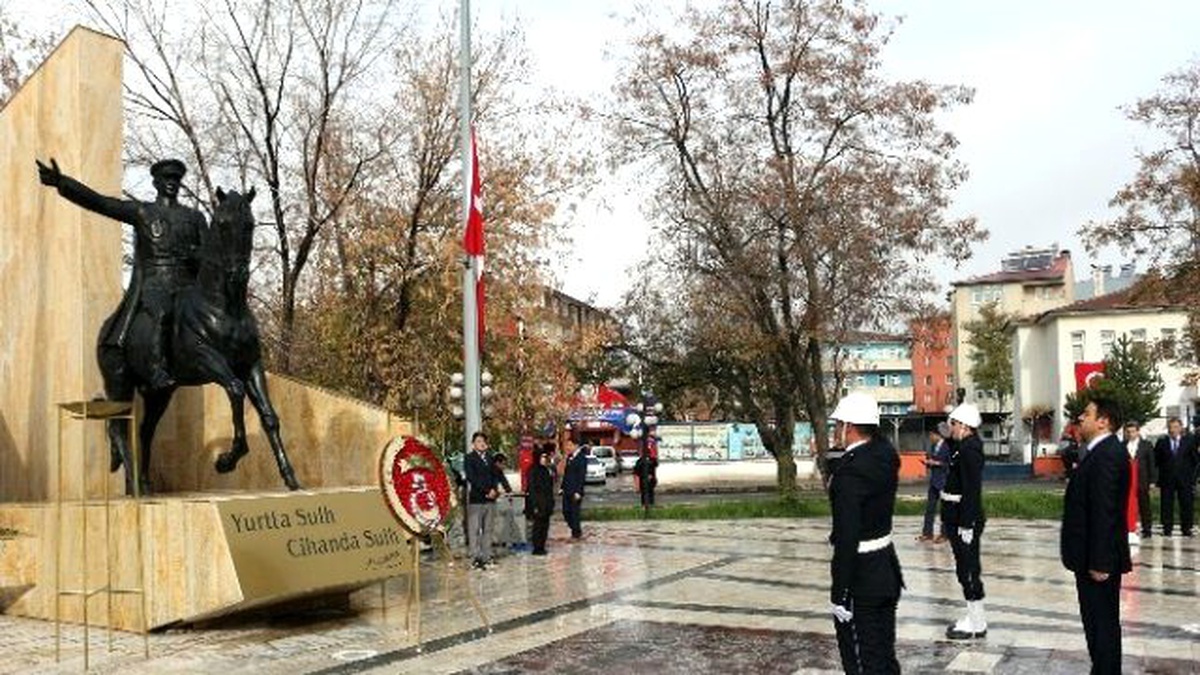 Ağrı\'da 10 Kasım Atatürk\'ü Anma Töreni Düzenlendi